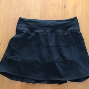 Lululemon black tennis skirt 2 Tall